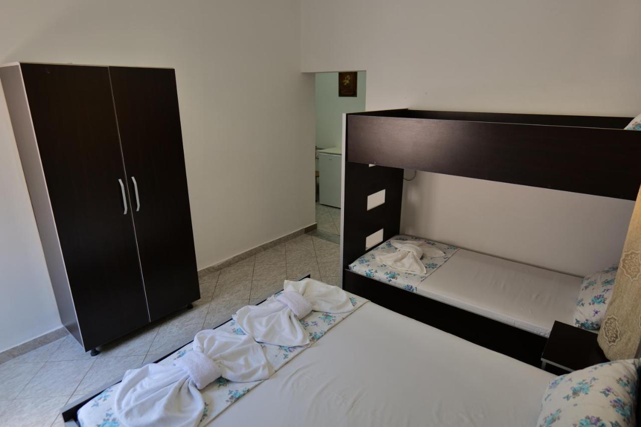 Bed and Breakfast Vila Panorama Piqeras Екстер'єр фото